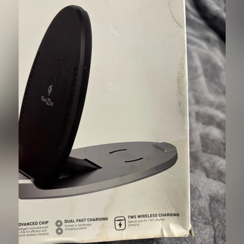 Wireless charging‎ stand.  Simultaneously charge your iPhone and AirPods.